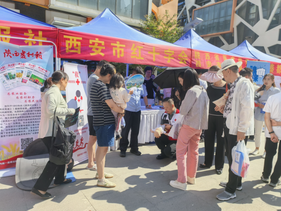 服务群众社区行 传递生命救援“热”能量——西安市红十字应急救护服务中心急救知识进社区系列活动(六)