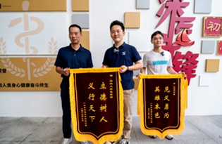 黄金4分钟！深大医学生挽救球友生命！